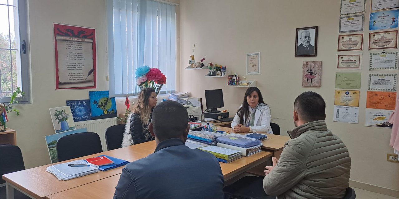 LRER mbështet 14 nxënës në rrezik braktisjeje në Fier për përfitimin e bursave shkollore