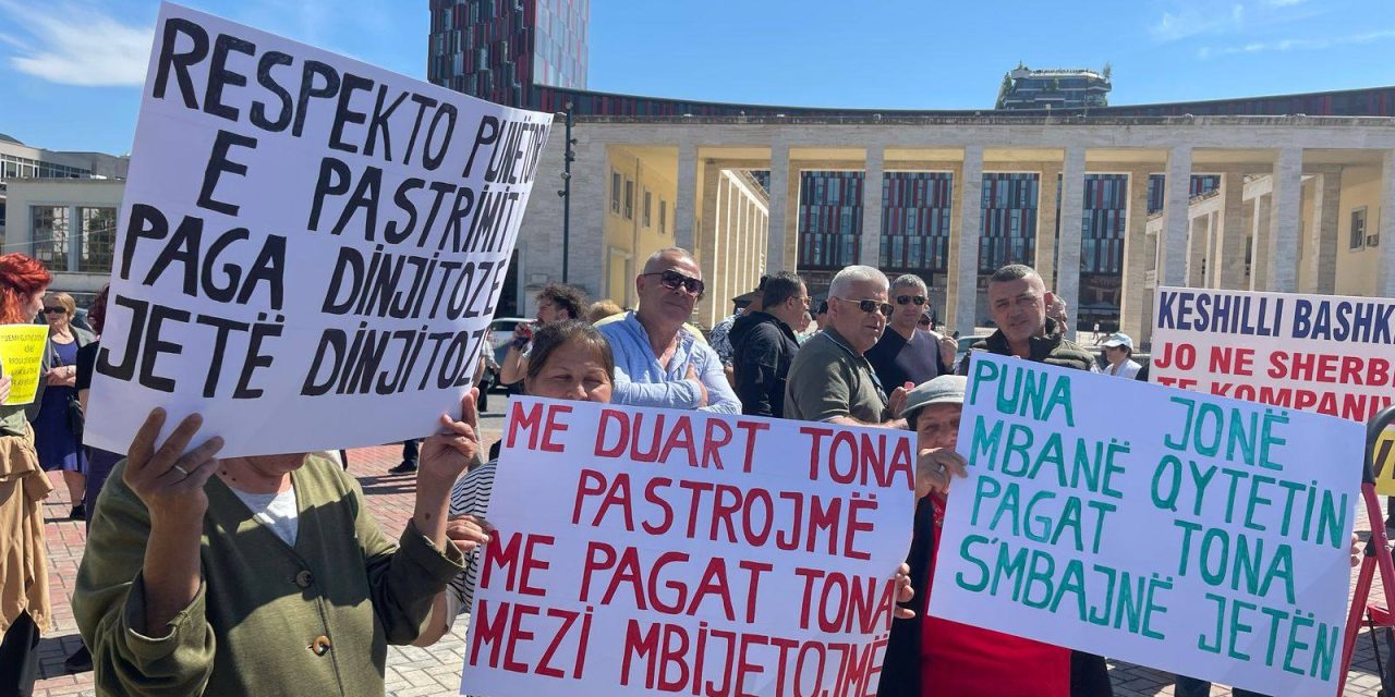 Rritje 12.5% dhe 10% e pagave për punonjësit e sektorit të pastrimit në Elbasan